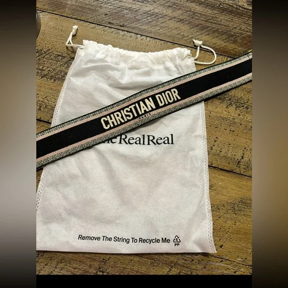 CHRISTIAN DIOR Canvas Embroidered Shoulder Strap
Rose - Picture 4 of 6